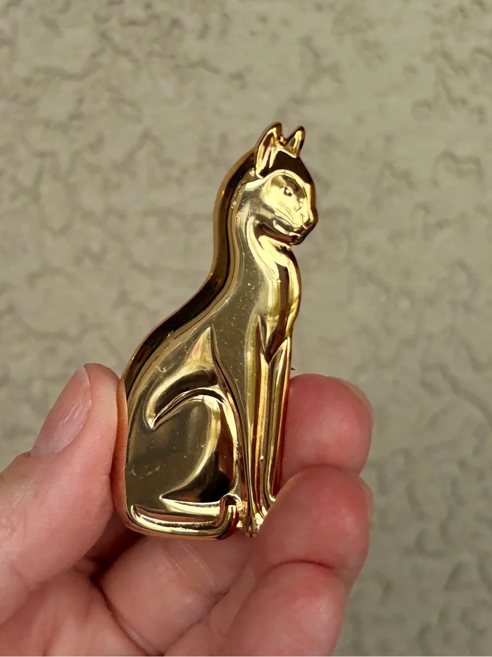Chic Gold Cat Metal Pin - Elegant Cat Lapel Pin
